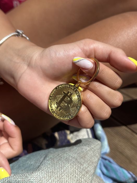 Биткойн ключодъжател в различни разцветки