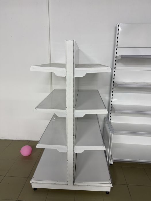 Стеллажные полки с магазина