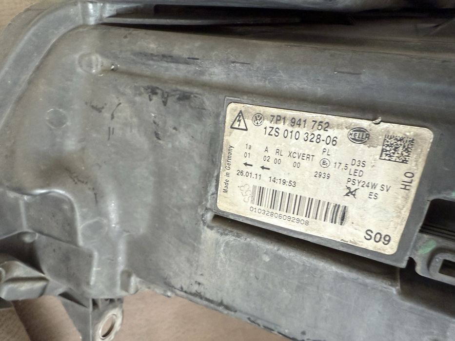 Far dreapta Tuareg  bixenon adaptiv led