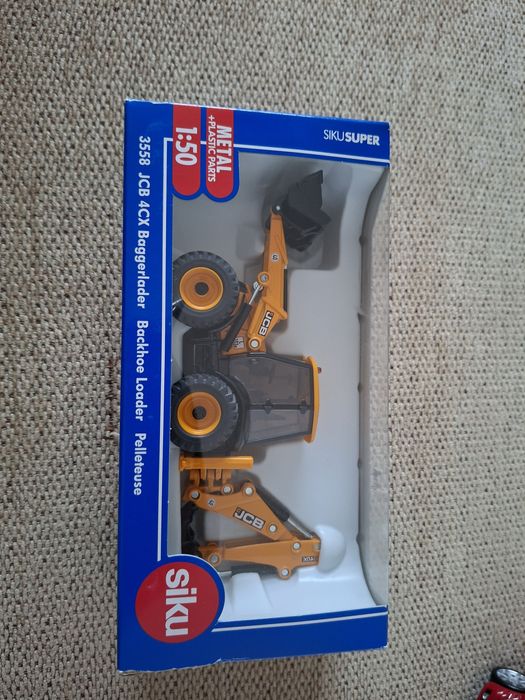 Vand 2 masinute si un excavator