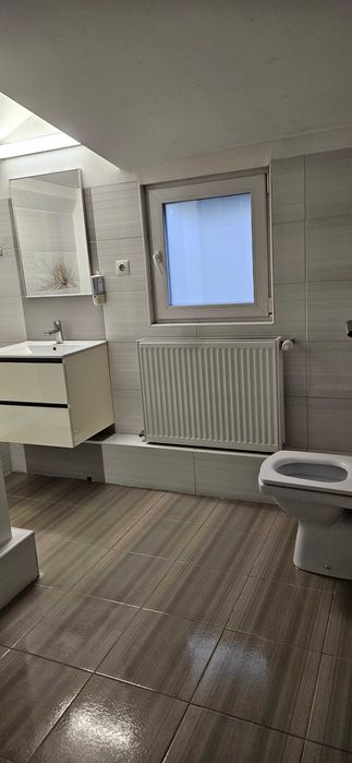 Inchiriez casa-spatiu comercial Ford