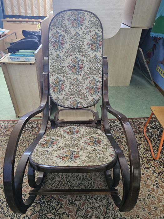 Продам кресло качалку
