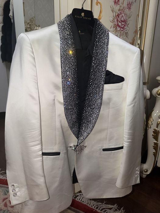 Costum Filip Cezar