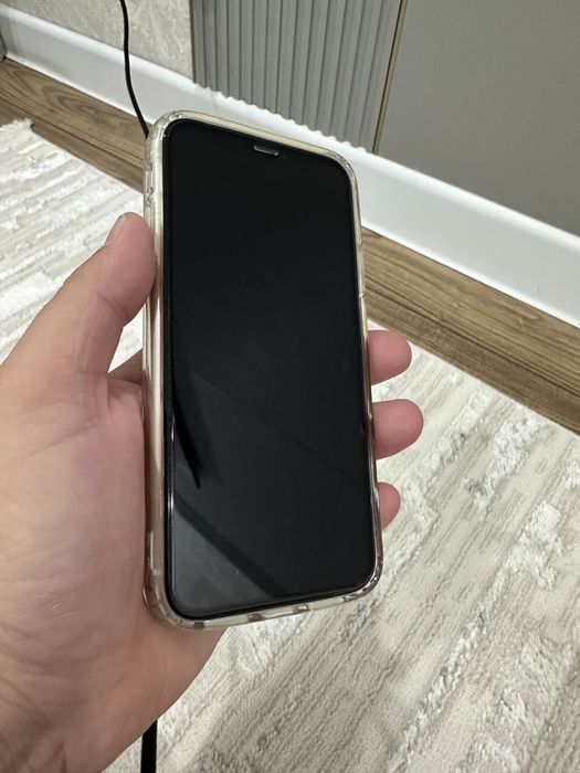 Продам Айфон 11 срочно