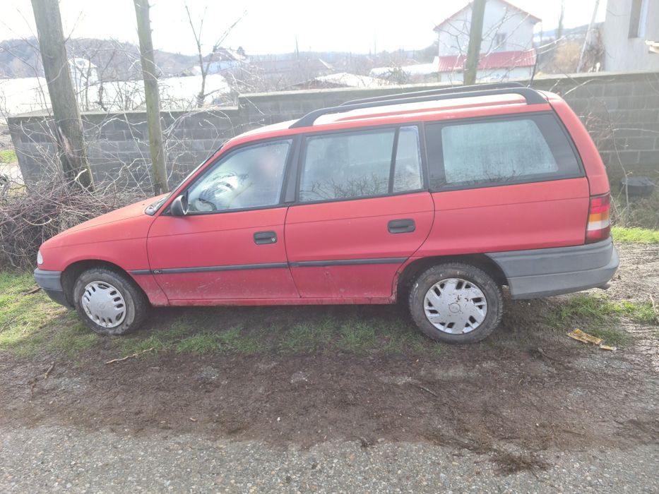 Vand opel Astra caravan in stare bună de functionaree