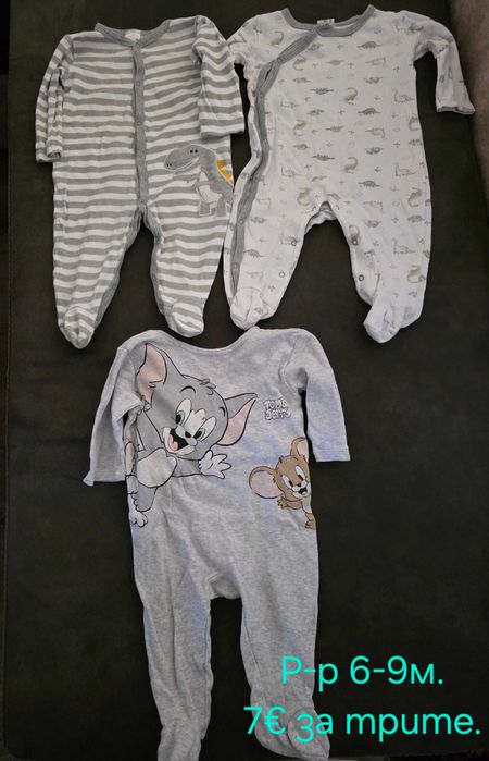 Много запазени дрешки,шапки  и чисто нови лигавници.