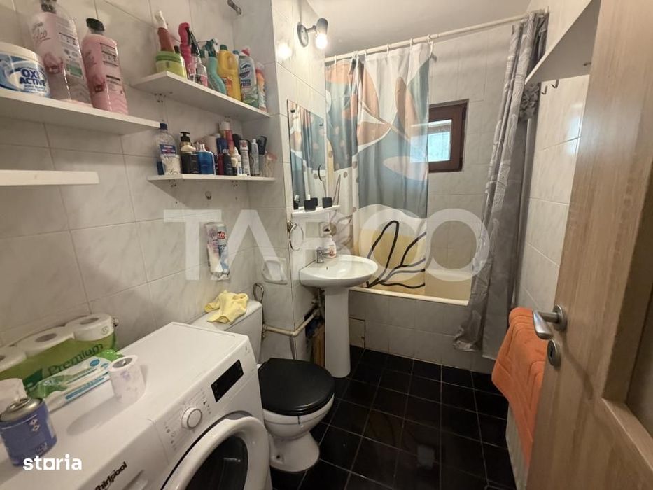Apartament decomandat 80 mpu 3 camere 2 bai etaj 2 zona 1 Decembrie