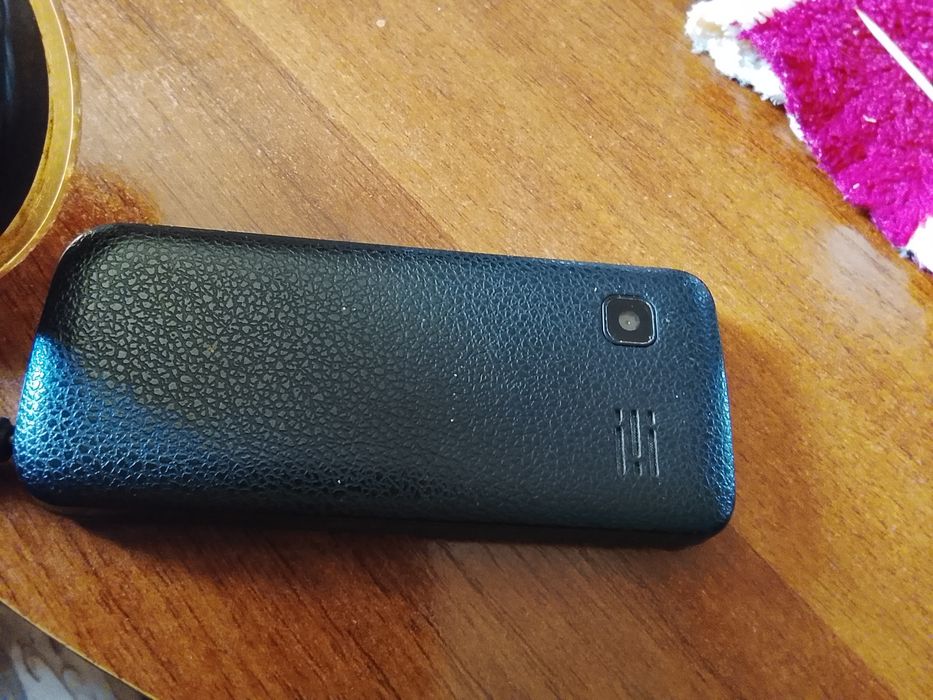 Кнопочный телефон