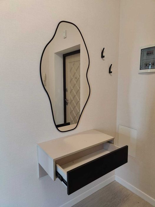 Консоль с выдвижным ящиком