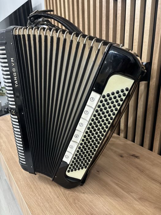 Acordeon Hohner cu 120 de basi in 4 voci