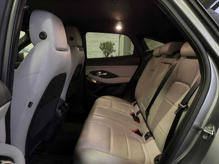 Jaguar E-Pace avariat