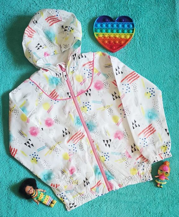 Куртка ветровка на 6-7  лет.