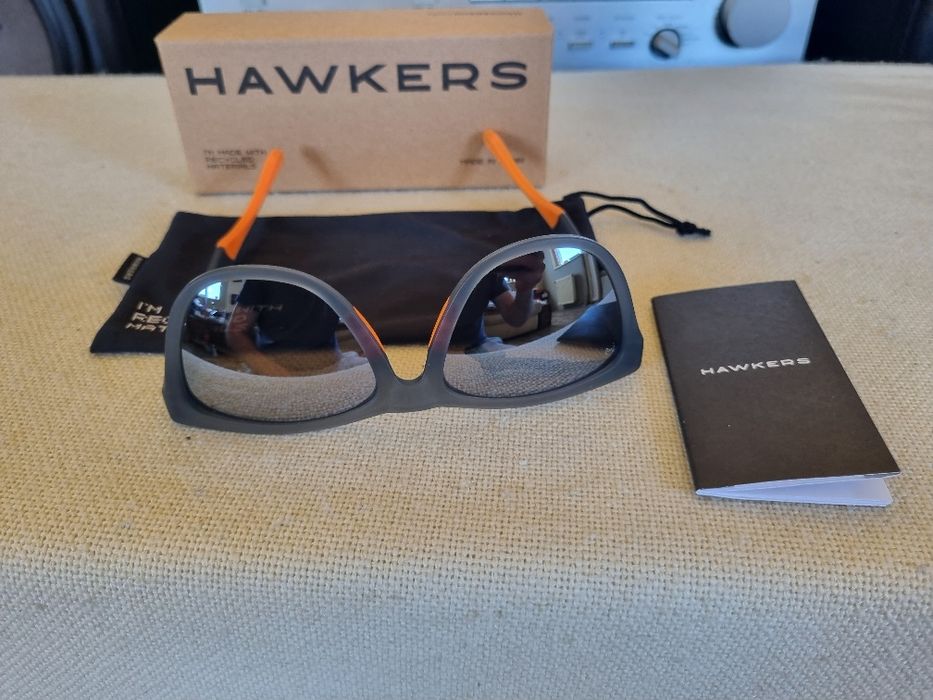 Ochelari de soare Hawkers. Noi.