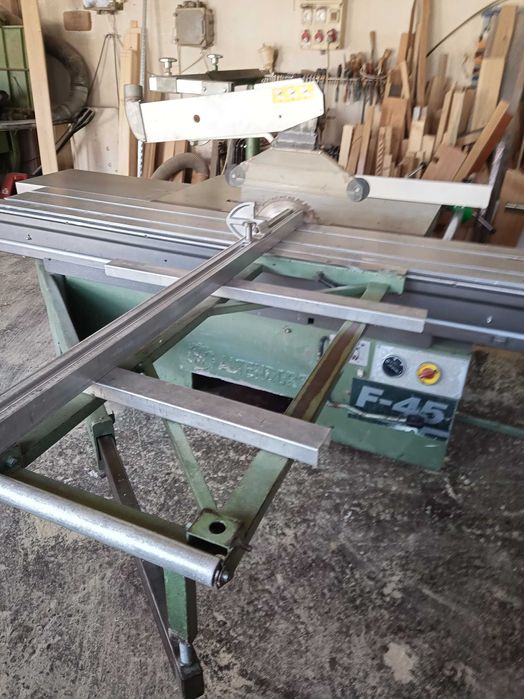 Utilaje tamplarie circular cu masa mobila