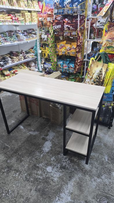 Продам крепкий стол