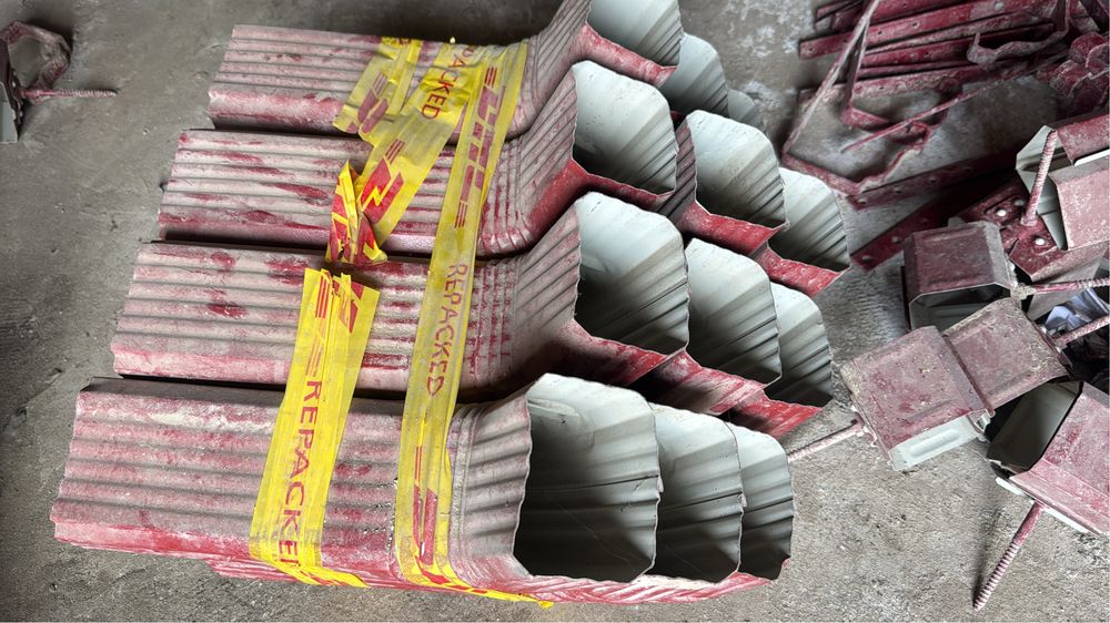 Держатель труб, кручек, кален для водосток