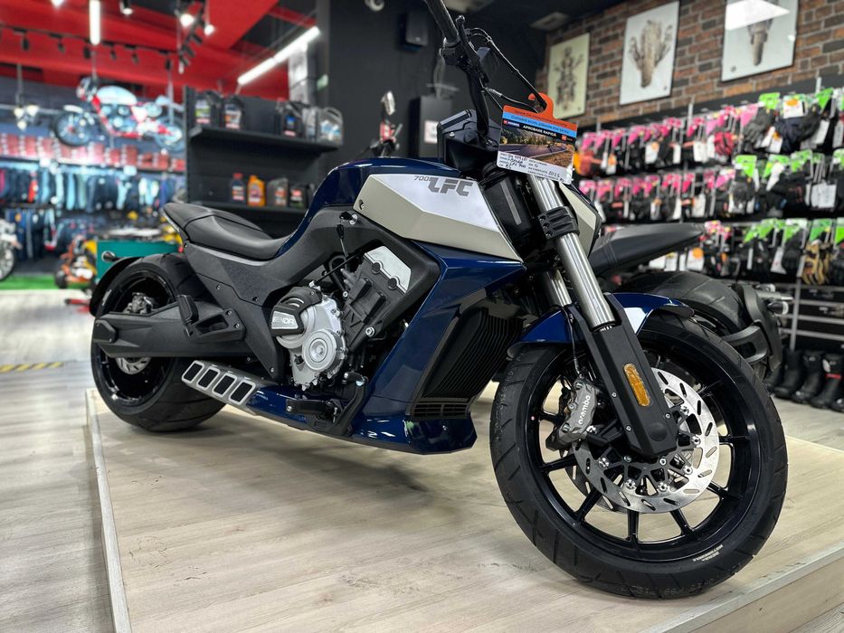 Motocicleta Benda LFC 700 (676cc, 80cp, 4T-4 in linie, roata  310mm)