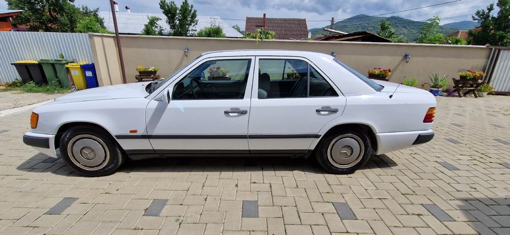 MERCEDES-BENZ E-Class 1989 — imagine 4