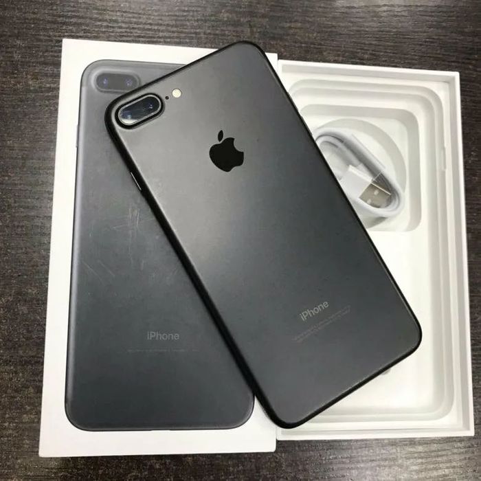 Продам apple 7 Plus