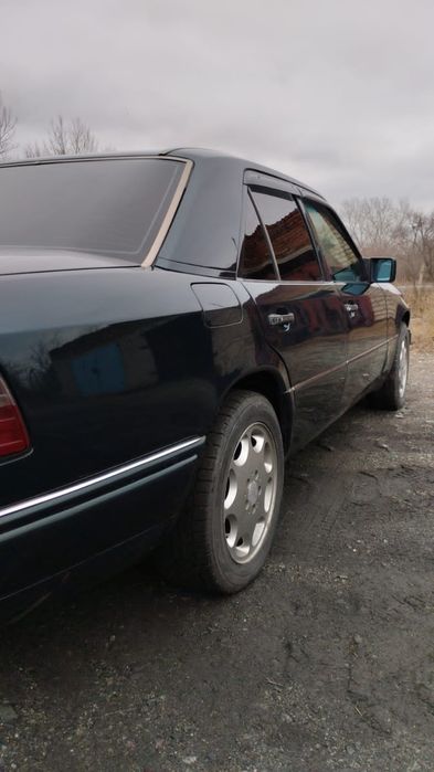 Продам 124 мерс.