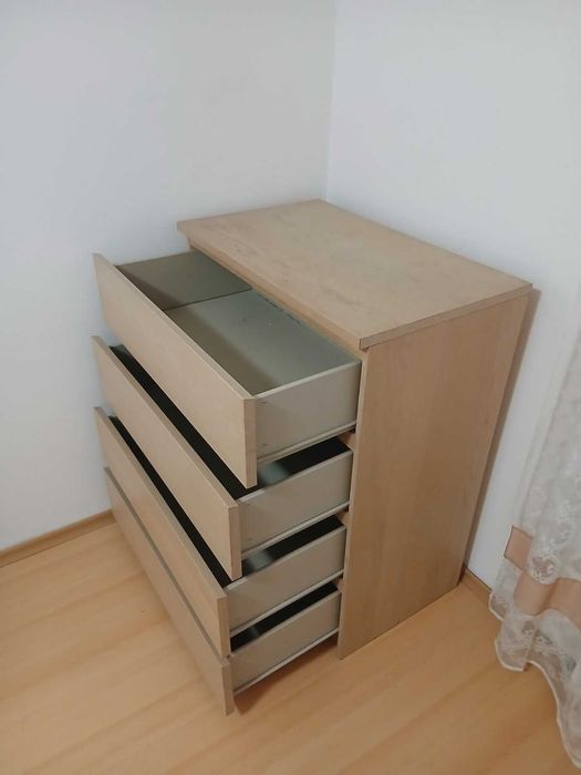 Шкаф с 4 дълбоки чекмеджета – здрав, без следи от употреба