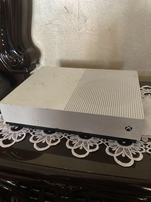 De vanzare xbox pro one si xbox 360 cu multe jocuri la acelasi pret