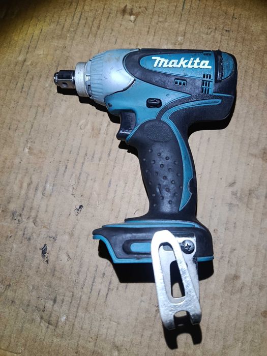 Makita DTW251 18V Pistol Impact montaje constructii auto 230/370Nm