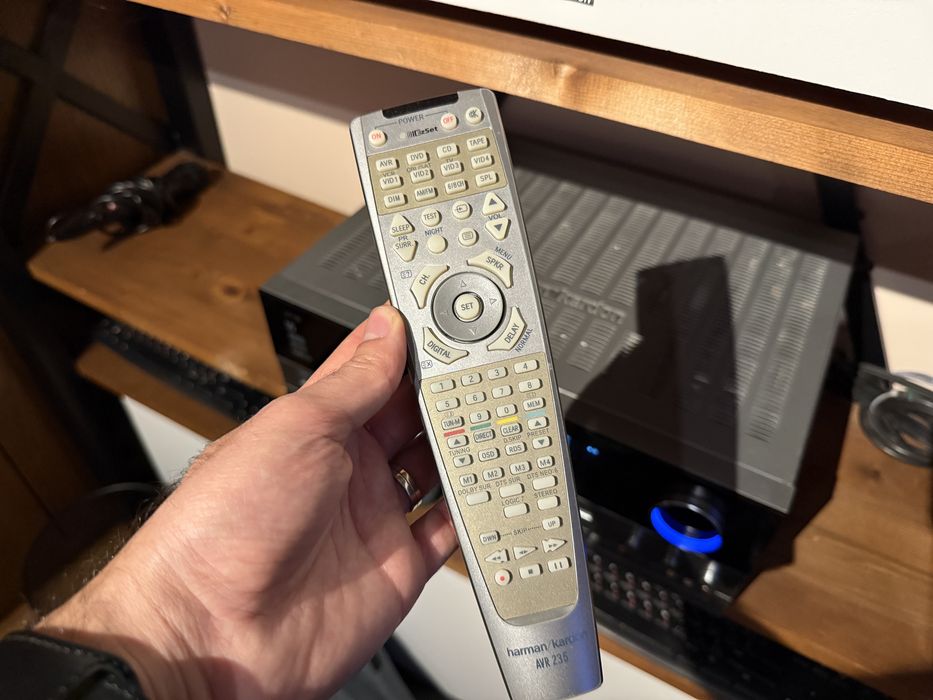 Усилвател Harman Kardon AVR235