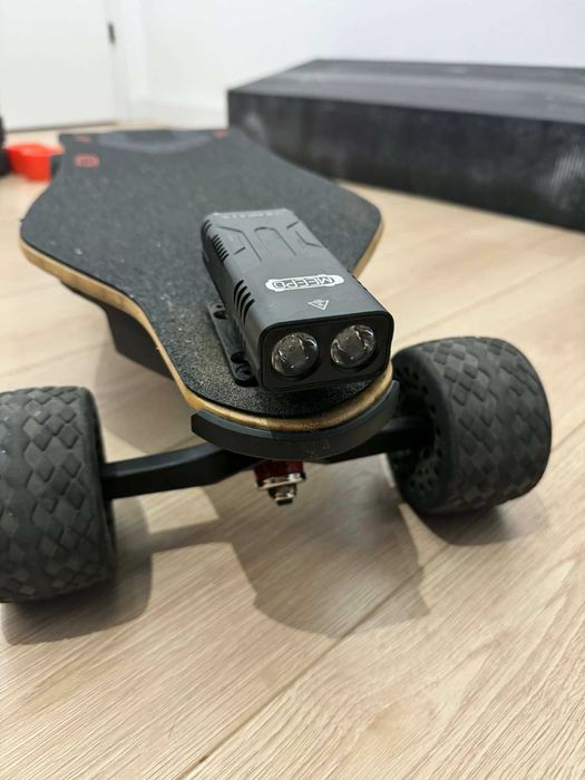 Meepo Voyager електрически скейтборд + 3 комплекта гуми + аксесоари