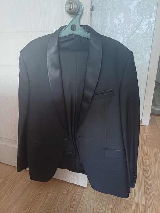 Продам мужской костюм