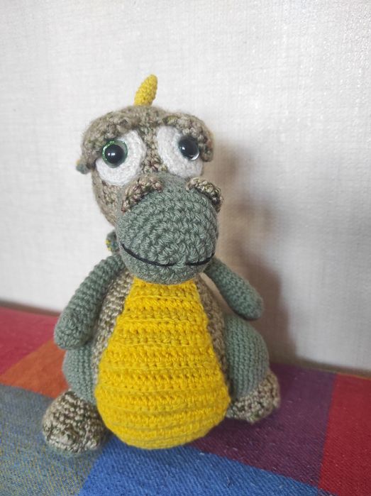 Продам вязаный дракончик