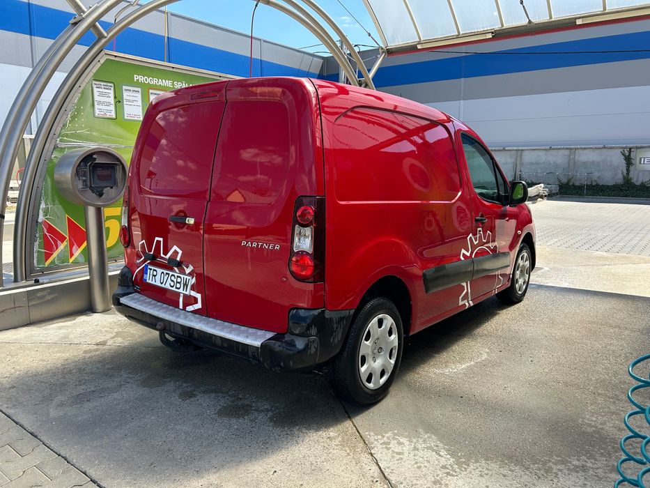 Peugeot Partner 1.6 diesel,an 2014,cel mai bun preț,merită văzută.