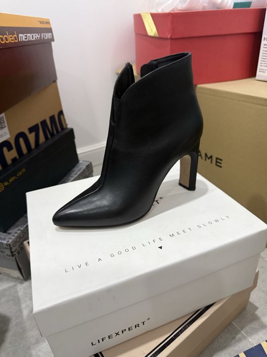 Продается две праы туфель