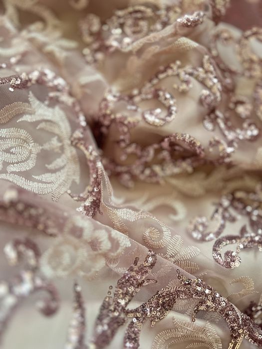 Vecherni kuylak 1 marta kiyilgan x xl razmerlaga tugri keladi