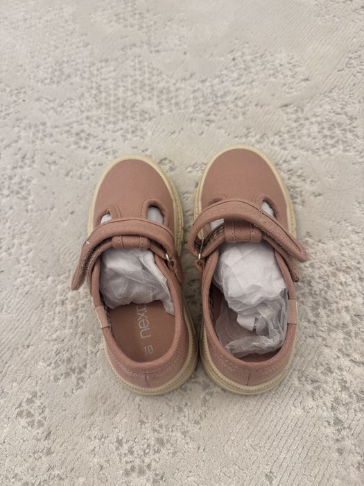 Продам туфли на девочку NEXT новые