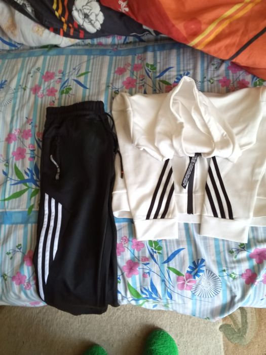 Продам спортивный костюм
