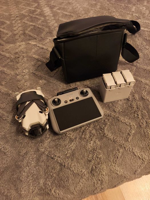 Vând drona dji mini 4  pro