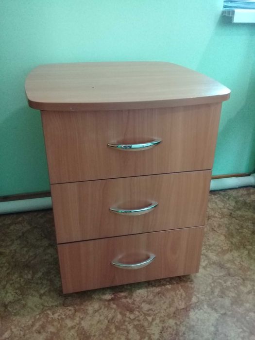 Продам тумбочки две штуки