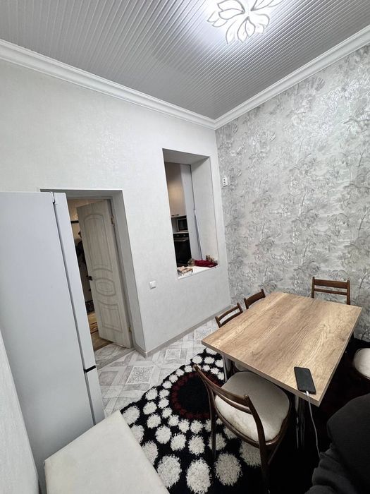 1,3 сотих,  фасад 11 метр,  2 хонали ховли сотилади