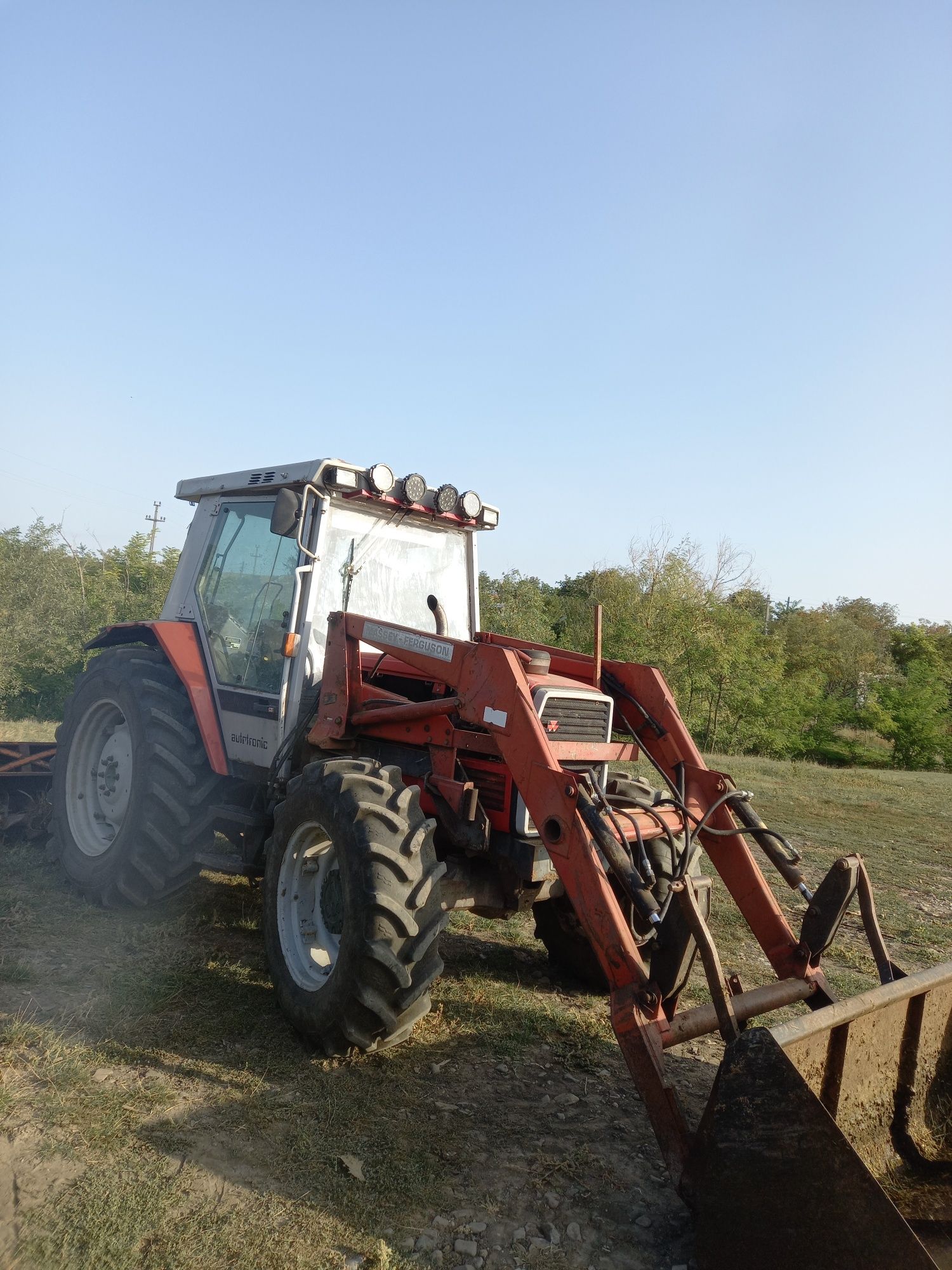 Vând tractor massey ferguson 3060 Boureni • OLX.ro