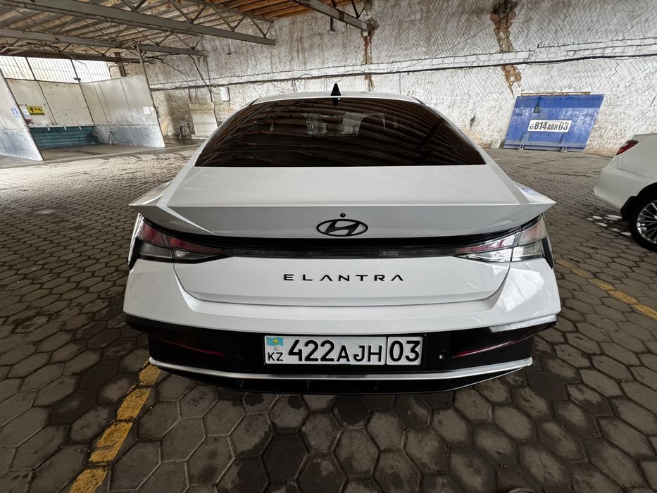 Hyndai Elantra 2024 года