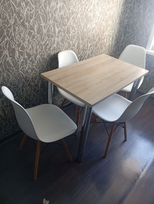 Продам комплект стол и стулья