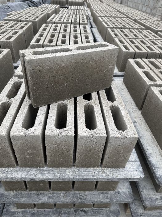 Пескоблок перегородочный, стеновой.