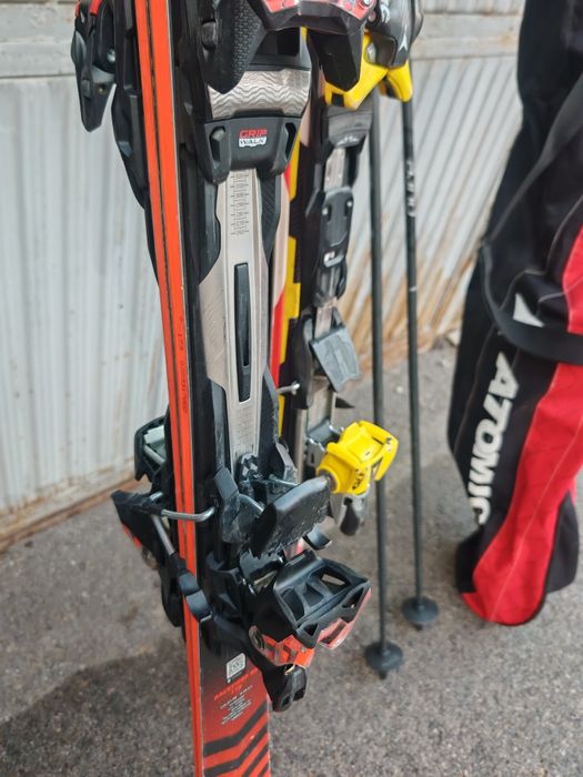 Продавам ски atomic