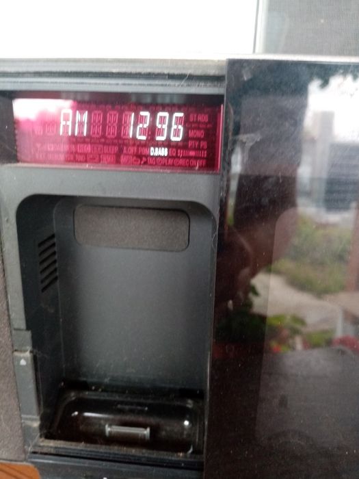 Аудио система. Работи. Със диск и флашка.