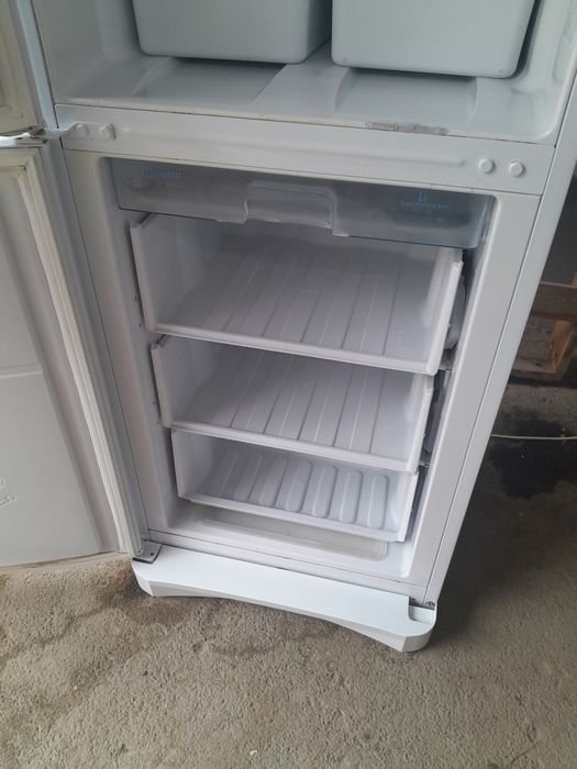 Холодильник indesit