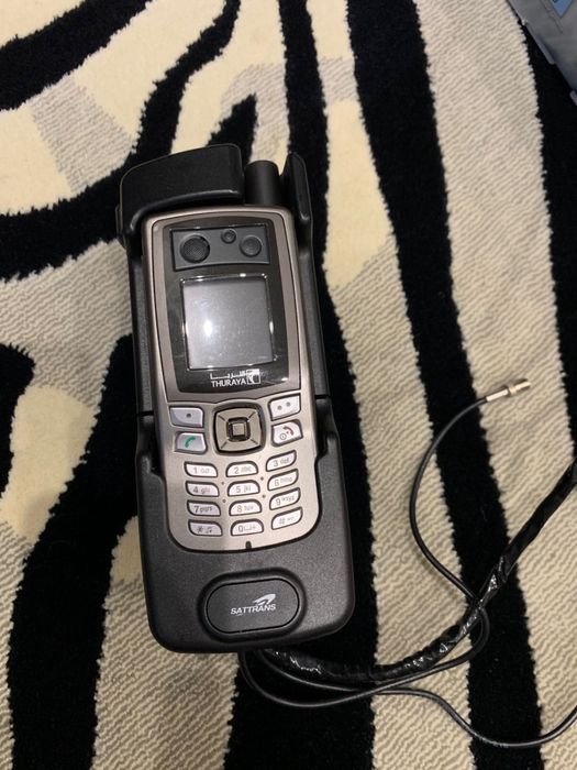 Спутниковый телефон Thuraya