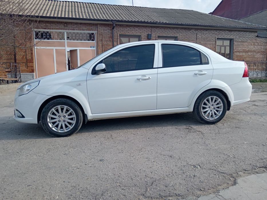 Mashina holat a'lo darajada.