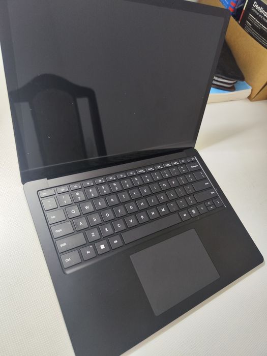 Microsoft surface laptop 5