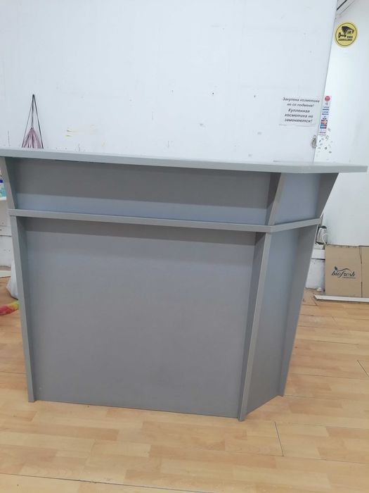 Стелажи за магазин